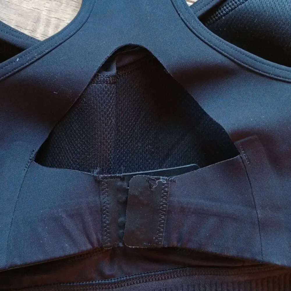 Lululemon adjustable Athletic Activewear Sports Bra Black hook and eye Size 32D